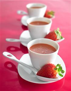 Gazpacho con fresones. Receta disponible.