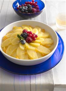 Manzanas con frutas del bosque. Receta disponible