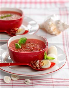 Sopa de tomate. Salmorejo.  Receta disponible.