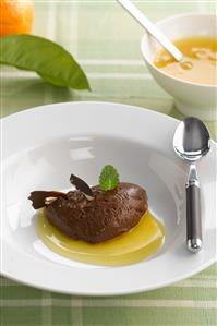 Cremoso de chocolate y salsa de mandarinas. Receta disponible