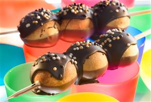 Brioches a los tres chocolates. Receta disponible TR. 

