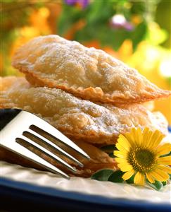 Empanadillas de plátano y melocotón. Receta disponible.