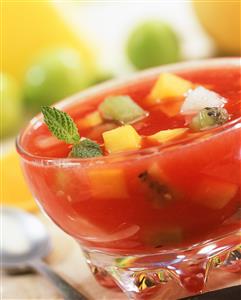 Gazpacho de sandia con picatostes. Receta disponible.