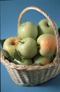 Manzanas en una cesta. 