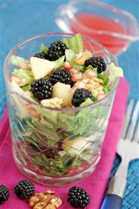 Ensalada con moras al zumo de granada