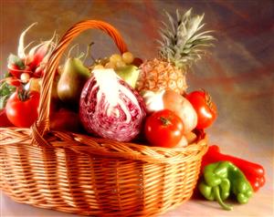 Cesta de frutas, verduras y hortalizas. (ligero tratamiento de color). 