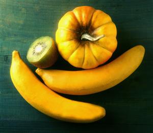 Bodegon de platanos, kiwi y calabaza. 