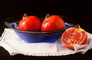 Frutero con granadas. 