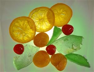 Frutas confitadas : naranja, pera, melocoton y cereza.                             