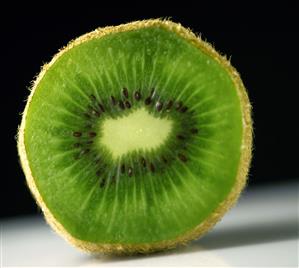 Rodaja de kiwi. Primer plano.                              