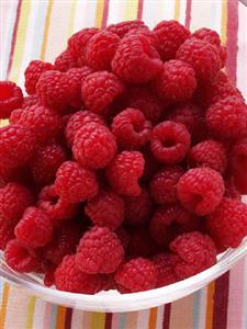 Fresh raspberries in a bowl