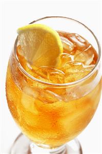 A glass of iced tea with lemon