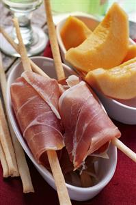 Parma ham with grissini, melon