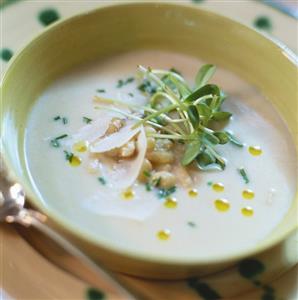 White bean cream soup with Parmesan