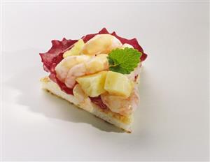 Canapé: shrimps and pineapple on toast