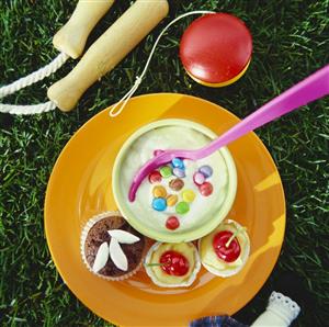 Yoghurt cream with chocolate beans, muffin & cherry cakes