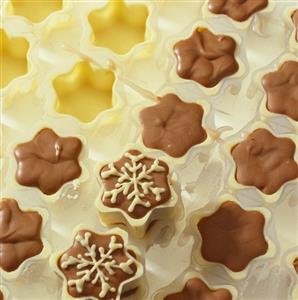 Home-made sweets: chocolate and white chocolate stars