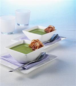 Cream of pea soup with slices of bacon