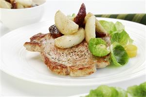 Pork chop with potatoes and dates