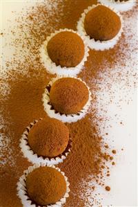 Chocolate truffles with cocoa powder