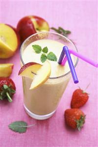 Nectarine-strawberry shake