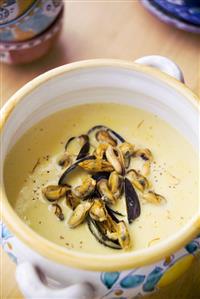 Mussel soup with saffron