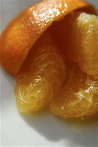 Clementine segments with peel