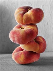 A pile of peaches