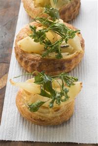 Savoury pear patties with deep-fried parsley