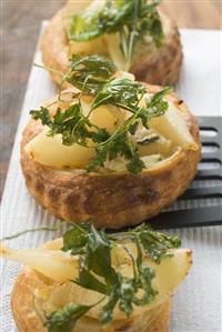 Savoury pear patties with deep-fried parsley