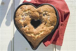 Heart-shaped cake in the baking tin (overhead view)