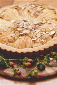 Apple tart with flaked almonds