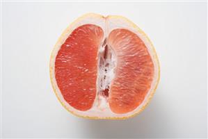 Half a pink grapefruit (longitudinal section)