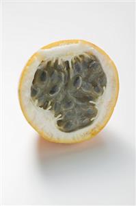 Sweet granadilla, halved