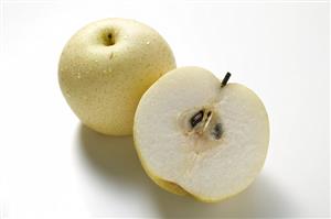 Whole Nashi pear and half a Nashi pear (overhead view)