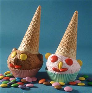 Ice Cream Cone Clowns with Candies. Receta disponible TR