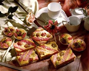 Rhubarb & gooseberry slices and buns, coffee service