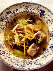 Hamburg eel soup with julienne vegetables