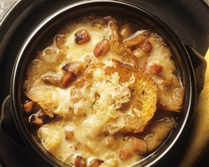 Onion soup with bread, cheese and bacon