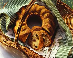 Garland cake with grapes (1)