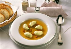 Broccoli-@@Griessnockerl-Soup-clear broth with gnocchi in deep plate