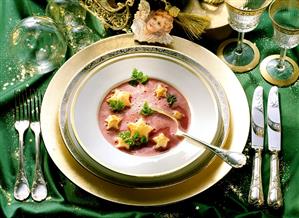 Red Beet-Ginger Soup with Puff Pastry Stars; Christmas