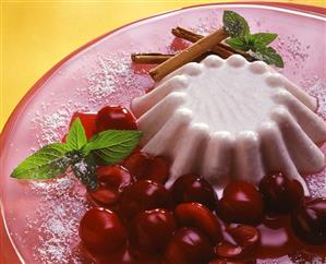 Panna cotta e ciliege (cream dessert with cherry sauce, Italy