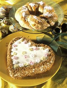 Heart-shaped praline cake & bread wreath
