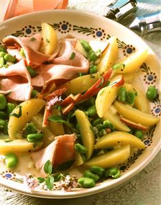 Potato and bean salad with apples and boiled ham