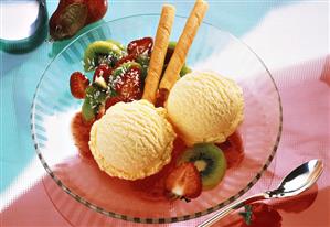 2 scoops of ice cream, strawberry & kiwi salad, wafer roll