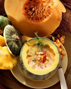 Pumpkin & barley soup with paprika in hollowed-out pumpkin (1)