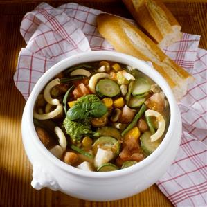 Minestrone col pesto (vegetable soup with pesto, Italy)