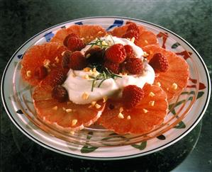 Grapefruit slices with yoghurt, raspberries & chopped nuts