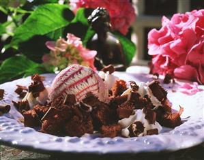 Yoghurt & cassis ice cream with pieces of chocolate cake